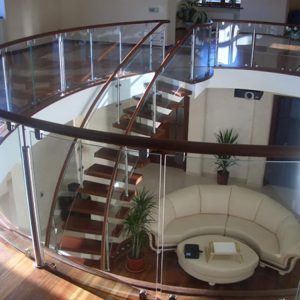 cầu thang kính tạo sự sang trọng cho nội thất 1024x1024